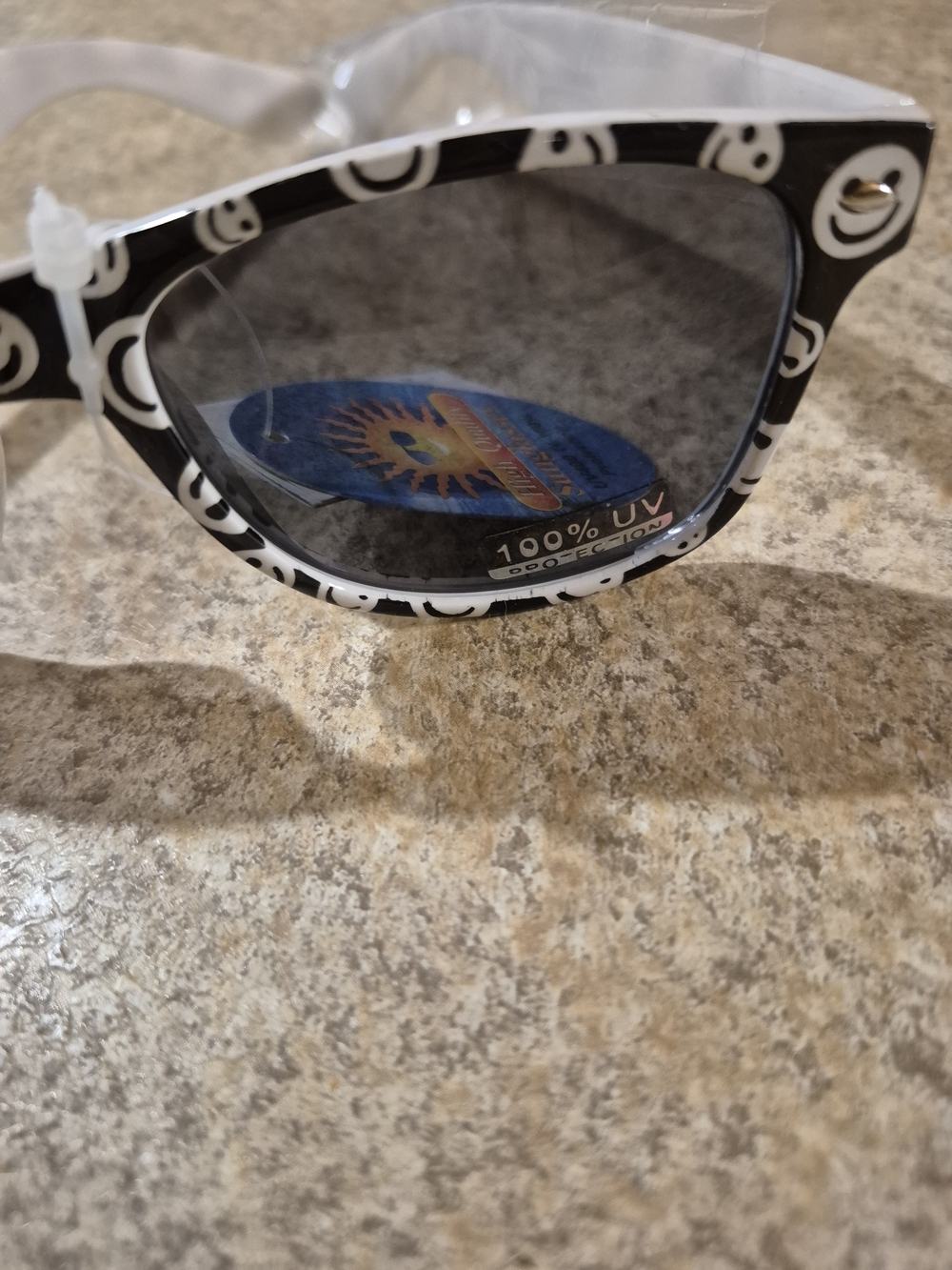 Black and White Smiley Face Sunglasses New With Tags. Kid Or Adult. - Picture 8 of 10